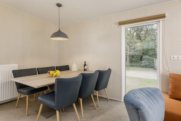 Modern chalet op Vakantiepark Kijkduin: strand, duinen en hondvriendelijk genieten - thumbnail 3