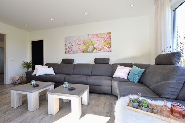 Villa Grenszicht: luxe villa met hottub, sauna en ruime tuin in Gelderland - thumbnail 2