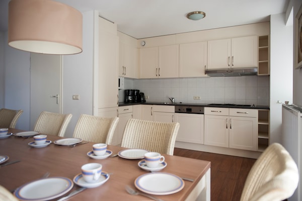 Ruime, gerenoveerde villa met sauna op vakantiepark Aquadelta – 14 personen - thumbnail 5