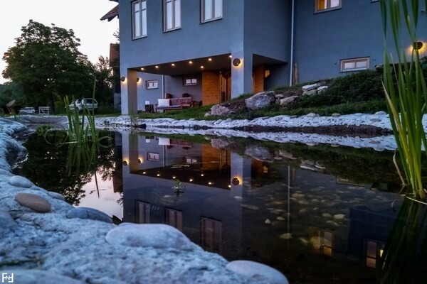 Ruim vakantiehuis met sauna, bubbelbad en speelkamer nabij Vrbovsko - thumbnail 3