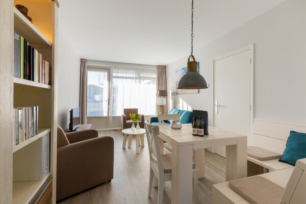 Licht appartement in hartje Zoutelande, 100m van het strand - thumbnail 6