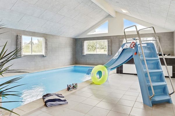 Groots vakantiehuis voor 20 personen met zwembad en sauna nabij Marielyst - thumbnail 5
