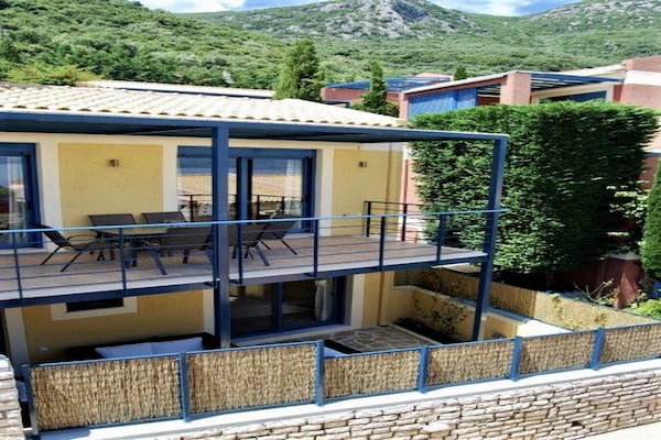 Bohemia Beach House: Direct aan zee op Corfu met gedeeld zwembad - thumbnail 1