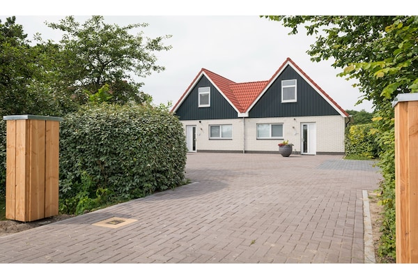 Halfvrijstaande bungalow met terras aan het Krimbos op Texel - thumbnail 3