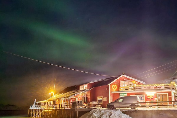 Authentieke vissershut aan zee op Rebbenesøya – Noorderlicht en wereldvisserij - thumbnail 6