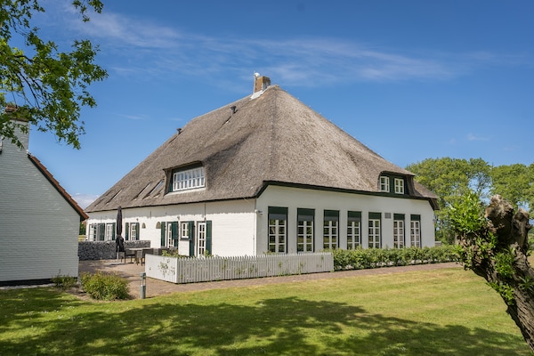 Romantisch appartement in historische boerderij op Texel - thumbnail 1