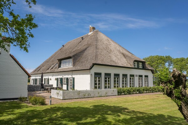 Knus hoekappartement in historische stolpboerderij op Texel, nabij bos en golfbaan - thumbnail 1