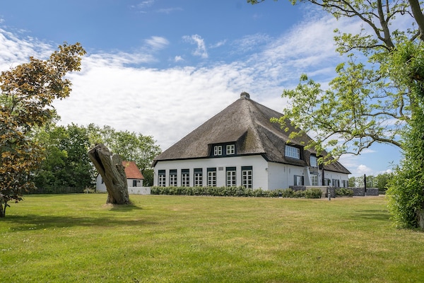 Appartement in historische rietgedekte boerderij uit 1856 op Texel - thumbnail 1