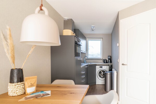 Gezellige bungalow in bosrijke omgeving, 50m van centrum De Cocksdorp - thumbnail 5