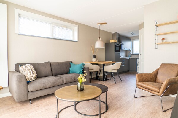 Gezellige bungalow in bosrijke omgeving, 50m van centrum De Cocksdorp - thumbnail 2