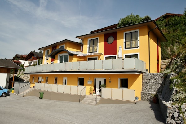 Chalet Mayr XL: 26-persoons vrijstaand chalet aan de piste in Piesendorf - thumbnail 1