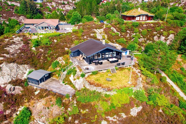 Ruim vakantiehuis in Urangsvåg met bootshuis en fjordzicht - thumbnail 2