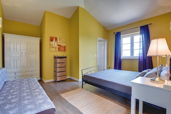 Luxe Villa Ari in Rakalj: Ruimte voor 10 personen met zwembad - thumbnail 5