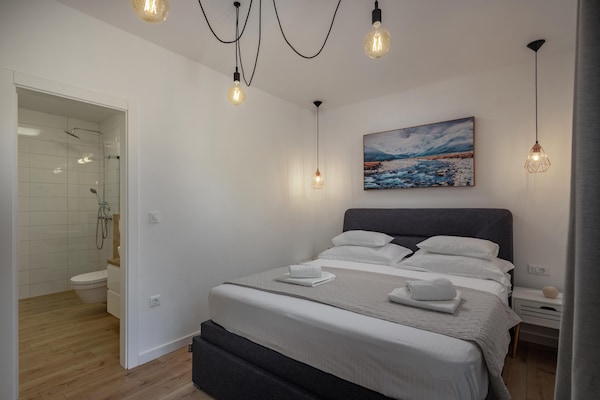 Moderne villa voor 12 personen met privézwembad nabij Zadar - thumbnail 3