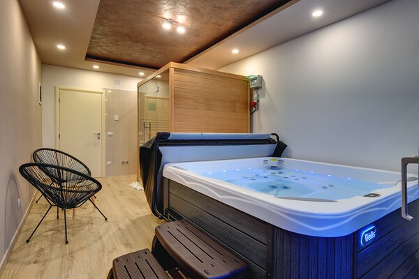 Villa Orion in Rovinj: Elegante villa met privézwembad, sauna en bubbelbad voor 10 personen - thumbnail 2