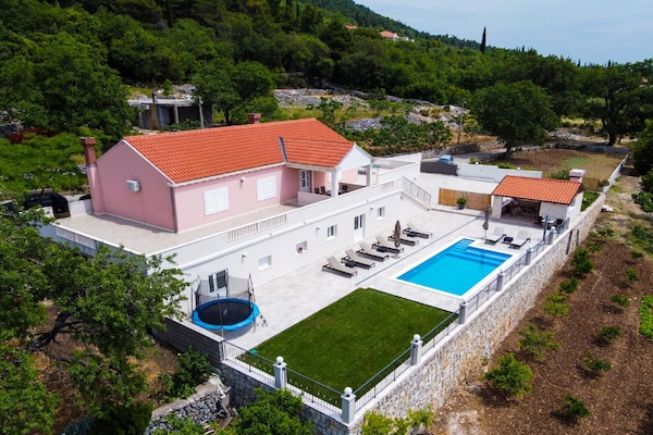 Moderne villa met privézwembad en weids uitzicht bij Gruda - thumbnail 6