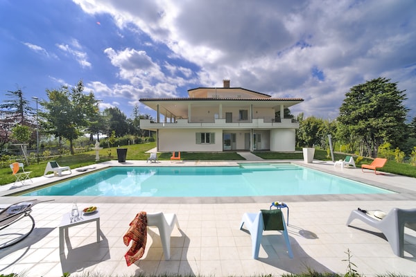 Il Panorama Venticinque: ruime villa voor 25 gasten in het Italiaanse heuvelland - thumbnail 1