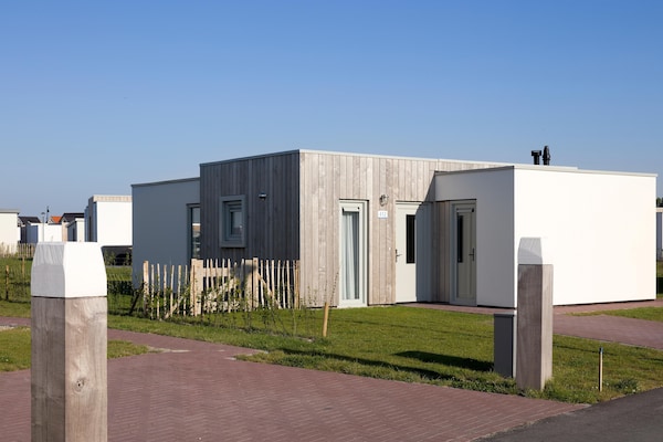 Moderne lodge voor 6 personen op Beach Resort Nieuwvliet-Bad - thumbnail 1