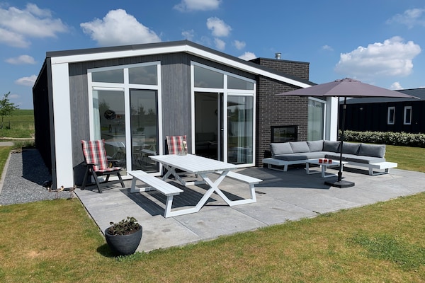 Water Resort Oosterschelde 46: Luxe vakantiehuis aan de Zeeuwse kust - thumbnail 1