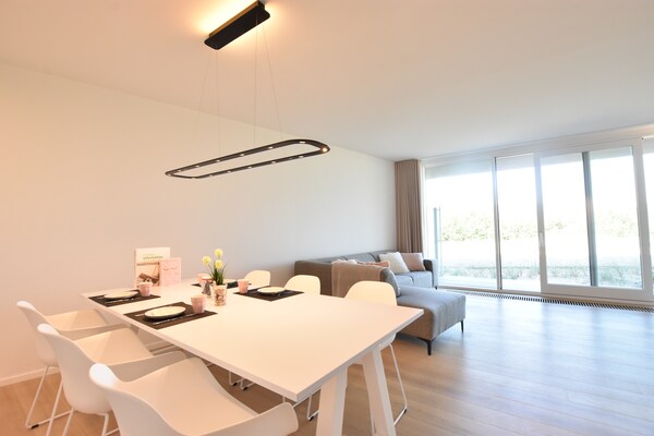 Licht en ruim appartement met terras op 100 meter van het strand in De Panne - thumbnail 2