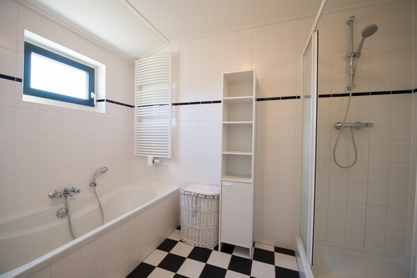 Vrijstaande bungalow op Ameland, huisdieren welkom bij Boomhiemke 13 - thumbnail 6