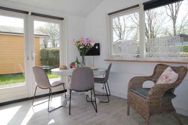 Landelijke bungalow bij zee met hondvriendelijk bos in Warmenhuizen - thumbnail 3