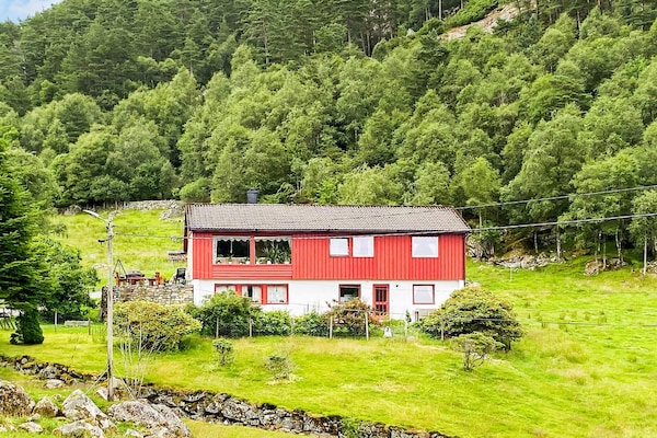 9-persoons vakantiehuis in Reksteren op 800m van het meer - thumbnail 1