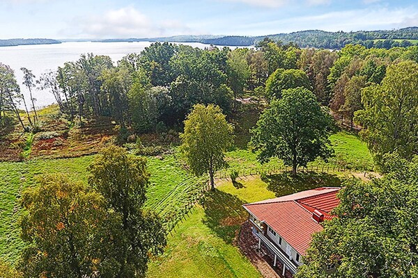 Vrijstaand vakantiehuis met sauna en zicht op Kalvsjön in Jämtland - thumbnail 3