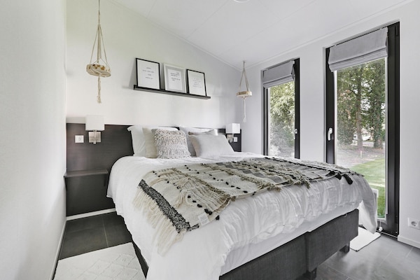 Moderne Bos Lodge Markelo – luxe vakantiehuis voor 6 personen - thumbnail 1