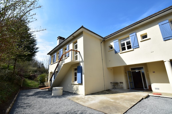 Luxe landhuis met gedeeld zwembad op 14 hectare in Bourgondië - thumbnail 1