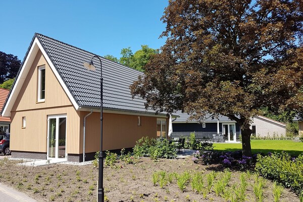 Villapark Ehzerburg 2: Luxe vakantievilla voor 8 personen in Almen - thumbnail 2