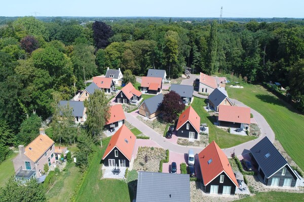 Villapark Ehzerburg 2: Luxe vakantievilla voor 8 personen in Almen - thumbnail 3