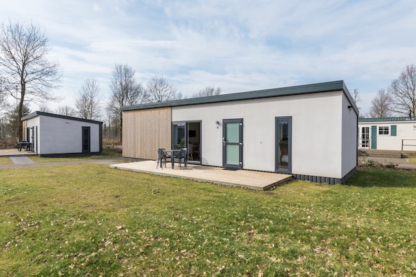 Vrijstaand chalet in hartje Drenthe, op rustig vakantiepark met zwembad - thumbnail 1