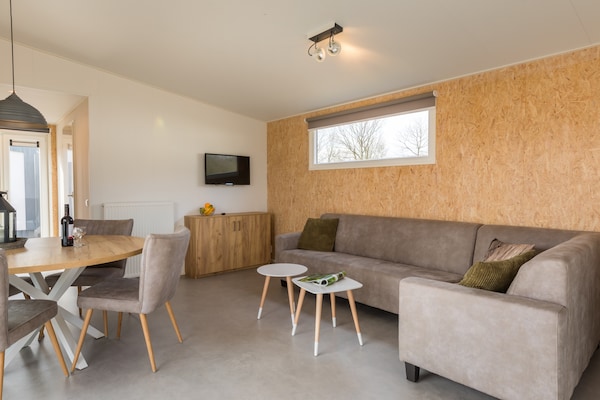 Vrijstaand chalet in hartje Drenthe, op rustig vakantiepark met zwembad - thumbnail 2