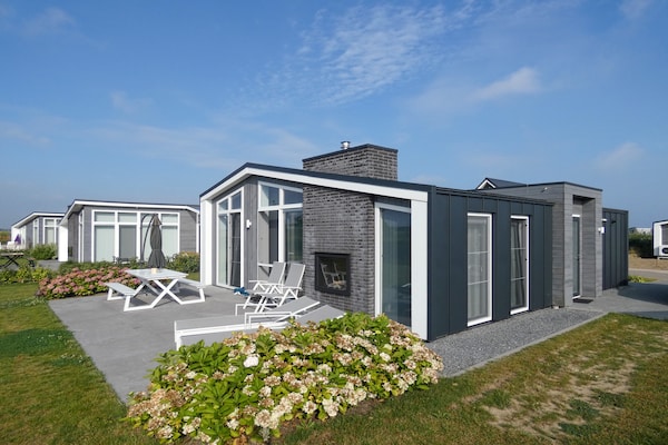 Stijlvol chalet aan de Oosterschelde met privéterras en sfeerhaarden - thumbnail 6