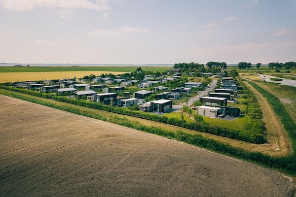 Duurzame 4-persoonsbungalow aan natuurgebied in Herkingen - thumbnail 2