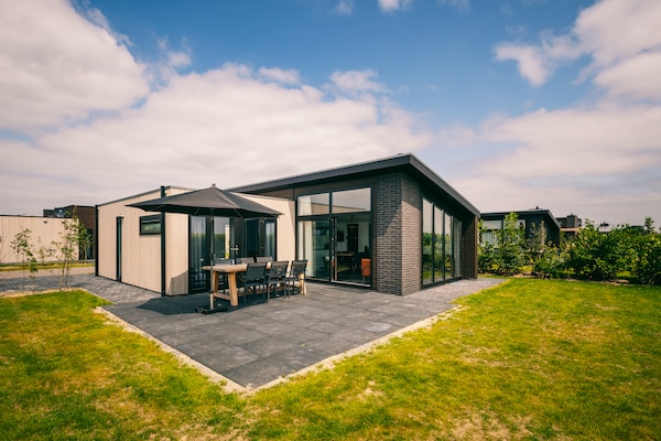 Vrijstaande 6-persoonsbungalow aan het natuurgebied in Herkingen - thumbnail 1