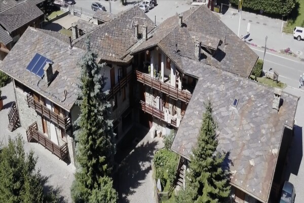 Ruim chalet voor 22 personen in Antey-Saint-André, vlakbij het centrum - thumbnail 1