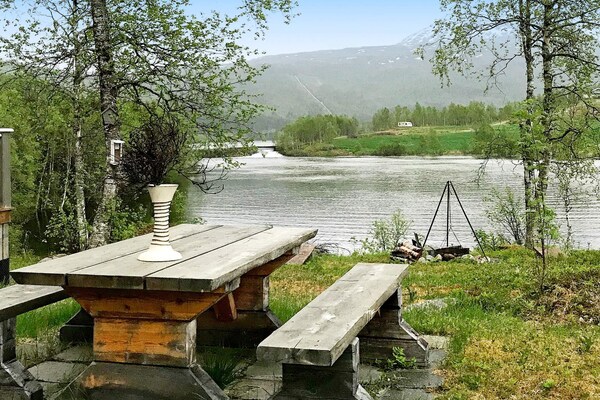 Zonovergoten vakantiehuis aan visrijk meer in Melkedalen, op 20 meter van het strand - thumbnail 3