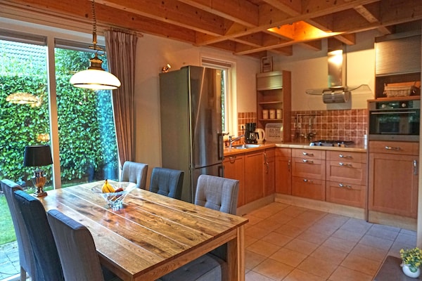 Vrijstaand vakantiehuis op de Veluwe met tuin, 4 slaapkamers, hond welkom - thumbnail 3