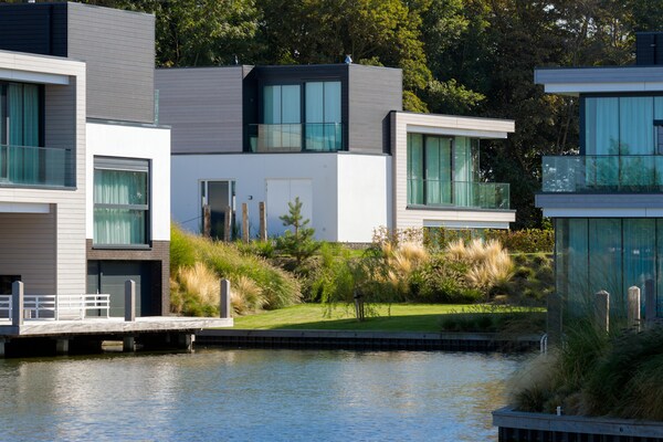 Luxe watervilla met haard en steiger aan het Veerse Meer, huisdieren welkom - thumbnail 5