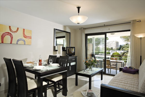 Zonnig appartement voor 6 personen met balkon nabij de jachthaven van Mandelieu - thumbnail 3