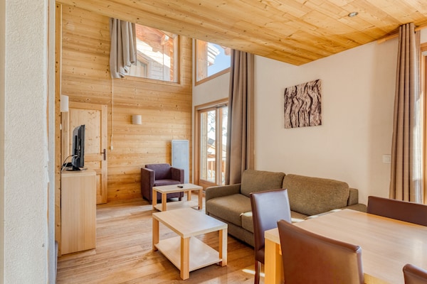 Ruim chalet voor 8 personen in Les Portes du Grand Massif, direct aan de piste - thumbnail 1