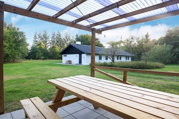 Ruim vakantiehuis met sauna op natuurperceel nabij Tversted strand - thumbnail 4