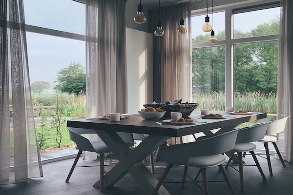 Lichte bungalow voor 3 personen aan het water in Zuna - thumbnail 1
