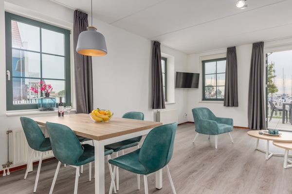 Licht appartement in Marinapark Volendam met tuin, 2 badkamers en huisdieren welkom - thumbnail 3