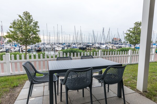 Licht appartement in Marinapark Volendam met tuin, 2 badkamers en huisdieren welkom - thumbnail 6