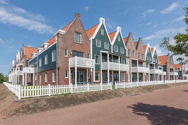 Halfvrijstaand vakantiehuis aan het water in Marinapark Volendam - thumbnail 6