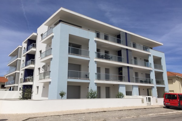 Licht appartement met dakterras en zwembad op 700 meter van de baai - thumbnail 1