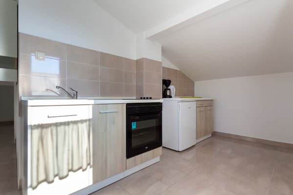 Knus appartement met airco en BBQ nabij Malinska - thumbnail 4